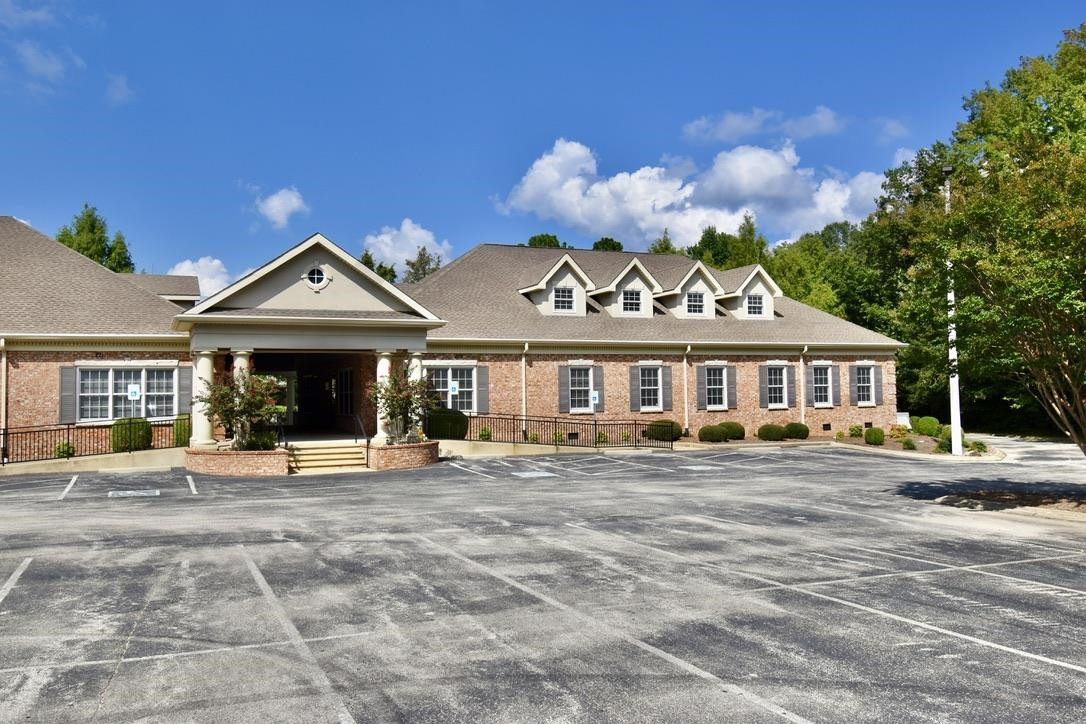 209 Oil Well Rd, Jackson, TN 38305