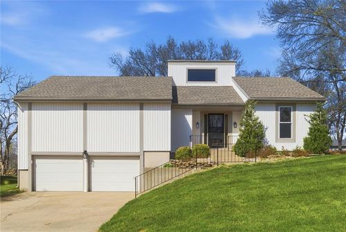 13900 W 69th Ter, Shawnee, KS, 66216-2318 | Card Image