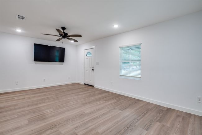 307 Commerce St W, House other with 2 bedrooms, 1 bathrooms and null parking in Honey Grove TX | Image 9