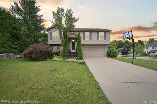 2738 Birchwood Dr, Waterford Twp, MI, 48329-3489 | Card Image