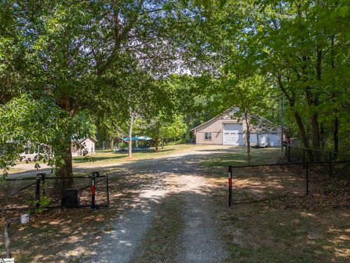 185-183-185 Rubin Thorne Rd, Campobello, SC, 29322-9654 | Card Image