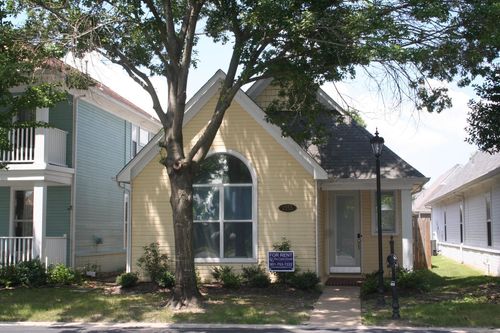 1355 Island Ridge Dr, Memphis, TN, 38103-9020 | Card Image