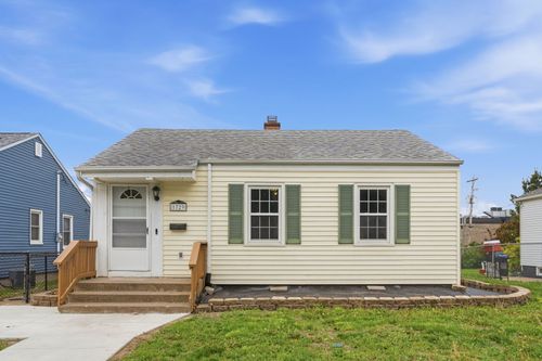 1729 Brown St, Bettendorf, IA, 52722-4962 | Card Image