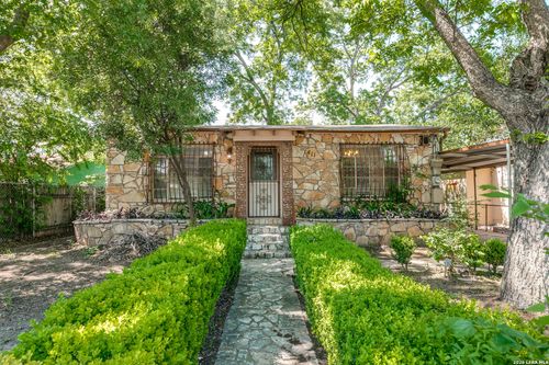 411 School St, San Antonio, TX, 78210-4719 | Card Image