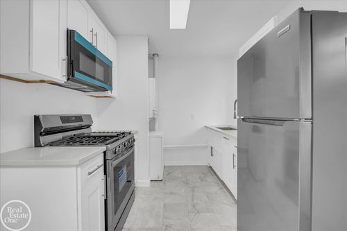 23108 Pilgrim Ave, Hazel Park, MI, 48030-2909 | Card Image