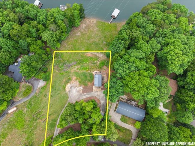 2109 Pine Tree Cir, House other with 2 bedrooms, 3 bathrooms and 4 parking in Gainesville GA | Image 17