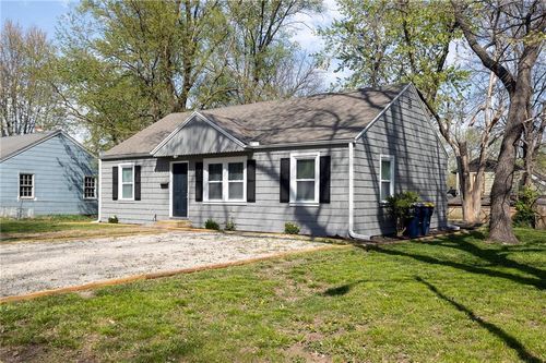 5819 Ridgeway Ave, Kansas City, MO, 64133-3545 | Card Image