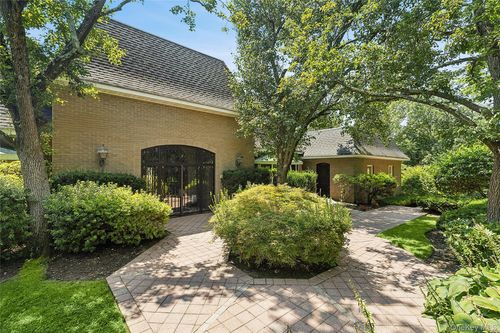 13 Chanticlare Dr, Manhasset, NY, 11030-1206 | Card Image