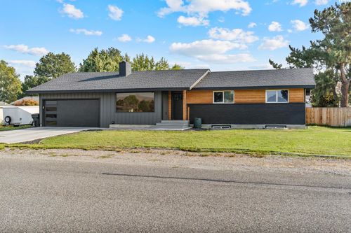 10013 W Argent Rd, Pasco, WA, 99301-8211 | Card Image