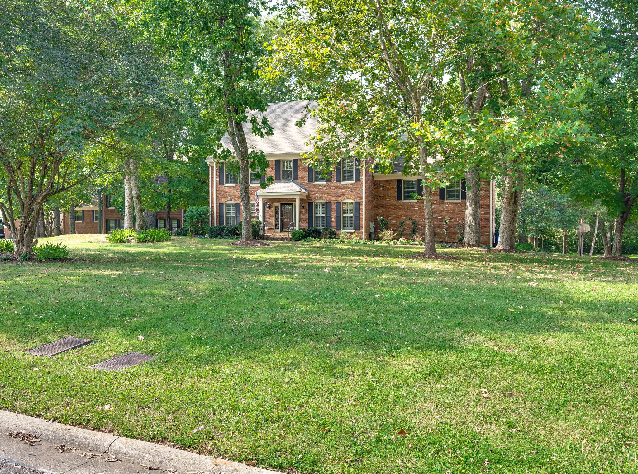 Chickering Woods Dr, Nashville, TN 37215