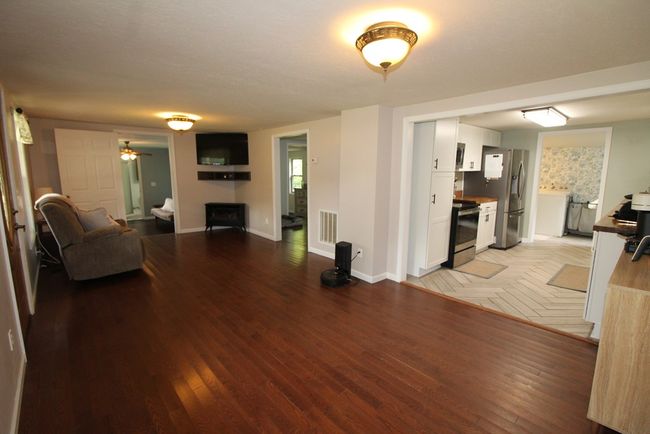 294 Deer Ridge Rd, House other with 3 bedrooms, 2 bathrooms and 2 parking in Hillsville VA | Image 4