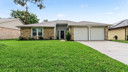 2431 Tall Ships Dr, Friendswood, TX, 77546-2306 | Card Image