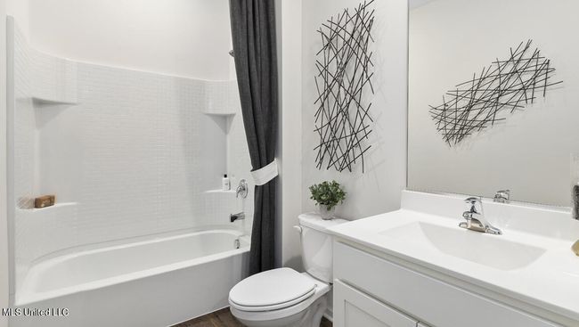 18_TN_Memphis_Clifton_Bathroom2 | Image 19