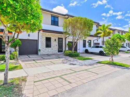 15591 Nw 91st Ct, Miami Lakes, FL, 33018-6358 | Card Image