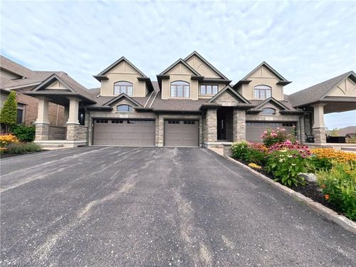 160 Oak Park Dr, Waterloo, ON, N2K0B3 | Card Image