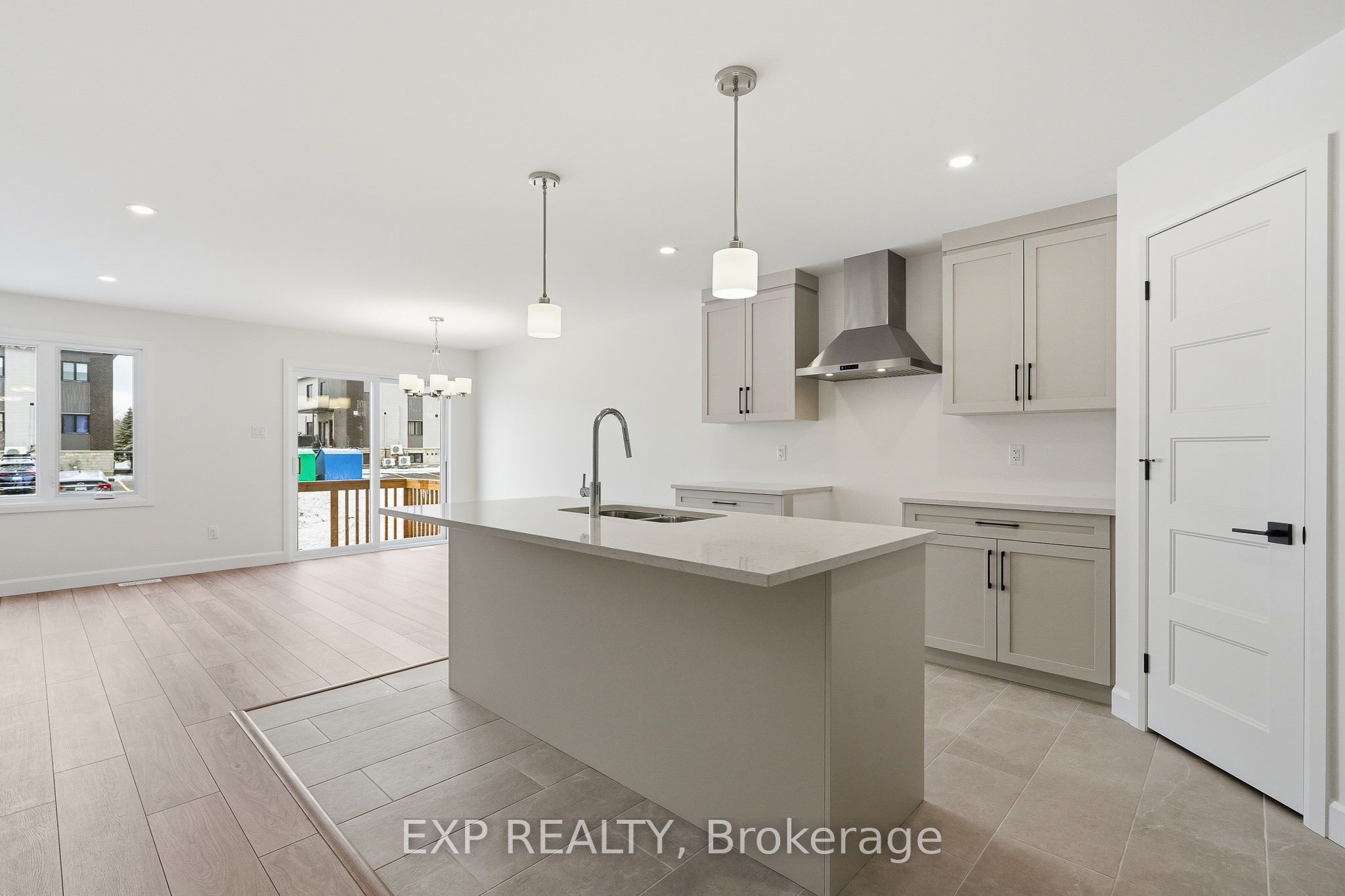 Residential in North Dundas 4