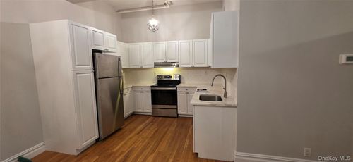 1-25 N Broadway, Yonkers, NY, 10701-7033 | Card Image