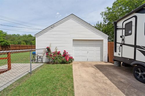 111 E Hughbert St, Norman, OK, 73069-7831 | Card Image