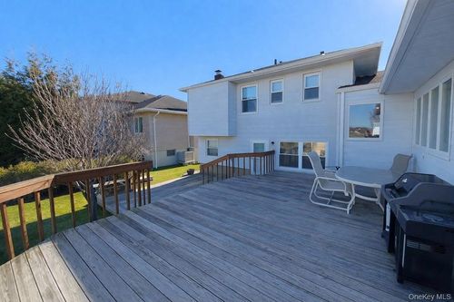 3421 Turf Rd, Oceanside, NY, 11572-5631 | Card Image