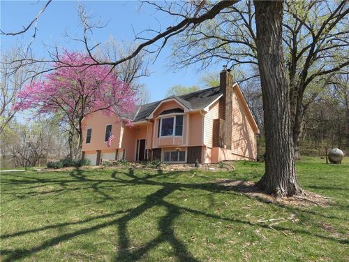 24243 Sandusky Rd, Tonganoxie, KS, 66086-3210 | Card Image