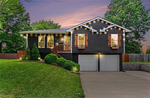 704 Woodson St, Kearney, MO, 64060-8751 | Card Image