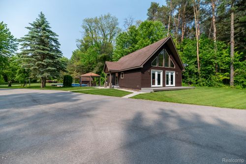 3591 Curry Rd, Caro, MI, 48723-9464 | Card Image