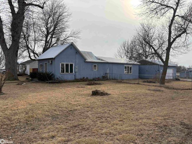 902 4 Th St, Home with 1 bedrooms, 1 bathrooms and 2 parking in Livermore IA | Image 4