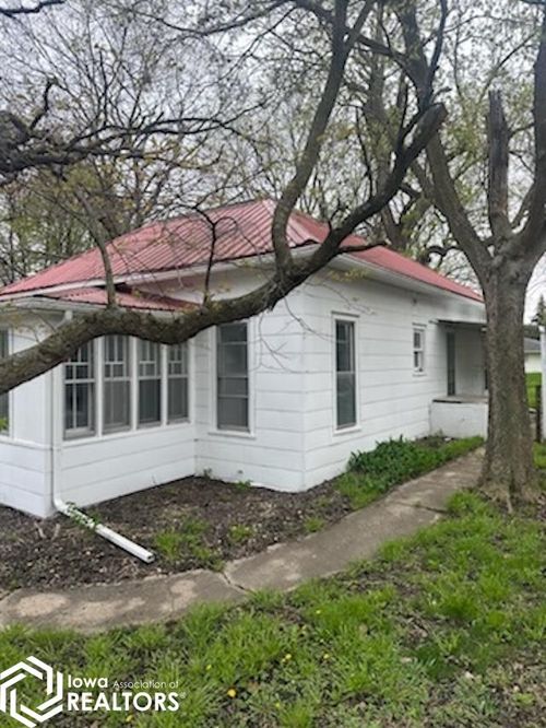 107 E Vest St, Jefferson, IA, 50129-2752 | Card Image