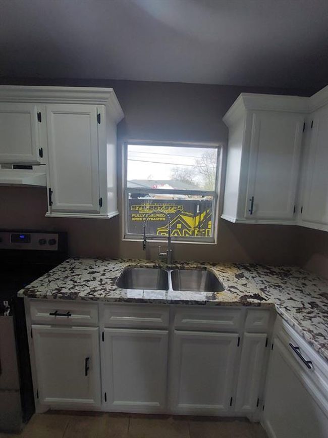1707 W 7 Th St, Home with 3 bedrooms, 1 bathrooms and null parking in Freeport TX | Image 4
