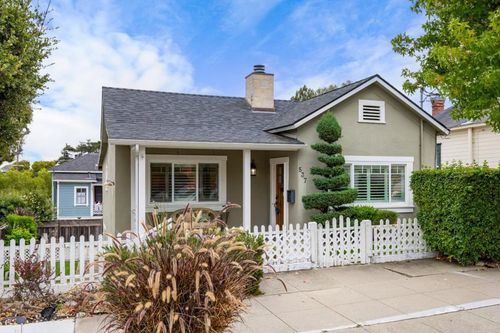 537 Larkin St, Monterey, CA, 93940-2609 | Card Image