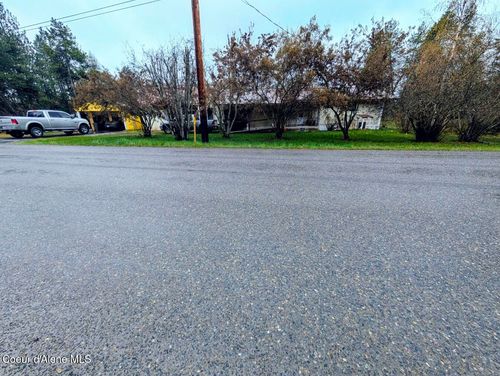 968 Roosevelt Rd, Bonners Ferry, ID, 83805-5355 | Card Image