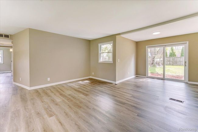 2365 Middlebelt Rd, House other with 4 bedrooms, 2 bathrooms and null parking in West Bloomfield MI | Image 15