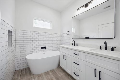 unit-b-2015 Brackenridge St, Houston, TX, 77026-6969 | Card Image
