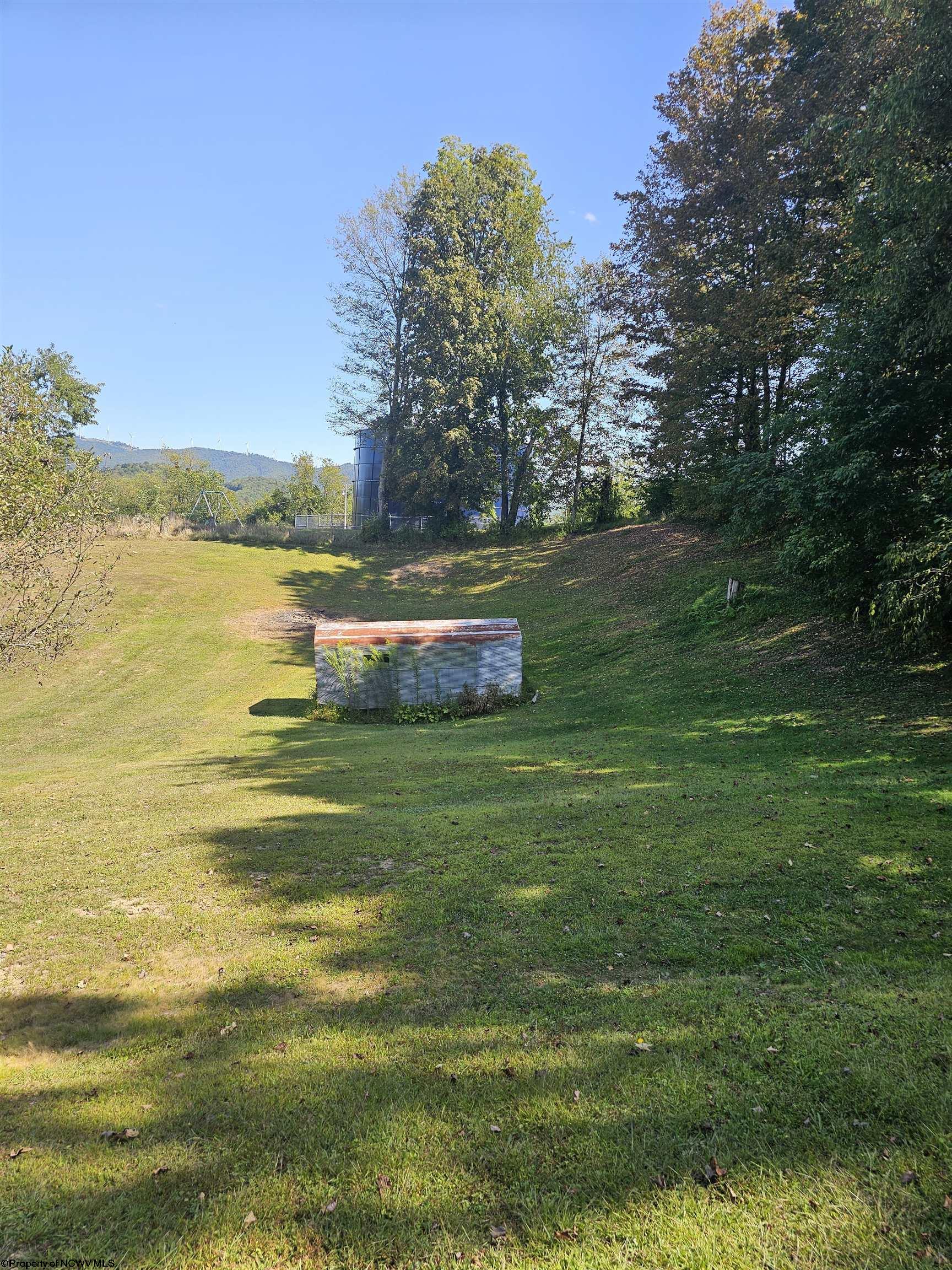 Land in Belington 5