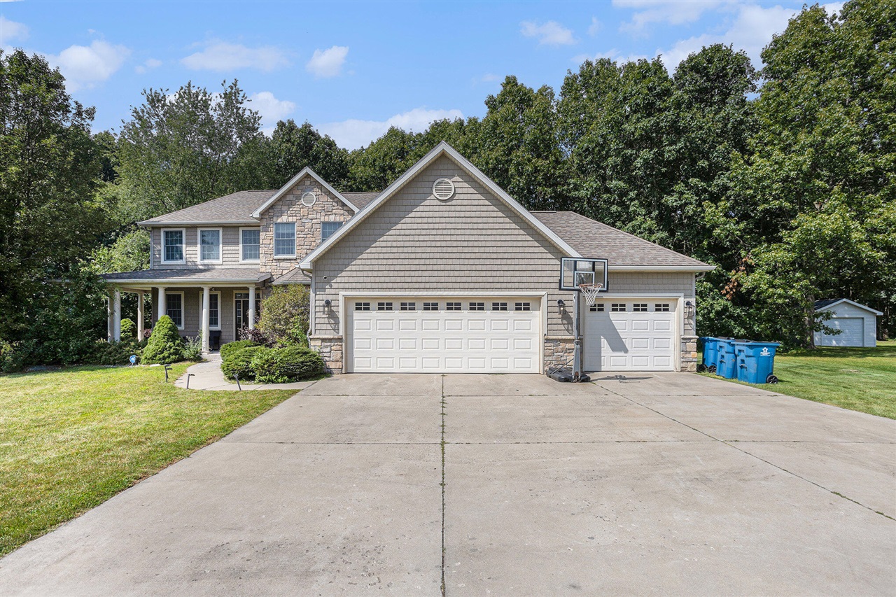 Queen Victoria Ln, Kalamazoo, MI 49009