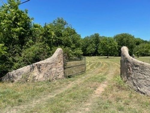 16824 Wortham Bend Rd, China Spring, TX, 76633-2816 | Card Image