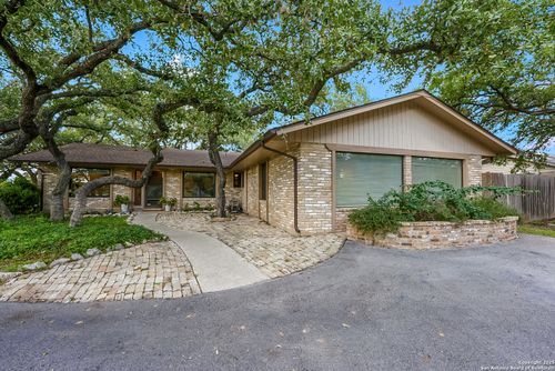 525 Fleetwood Dr, Hollywood Park, TX, 78232-2012 | Card Image