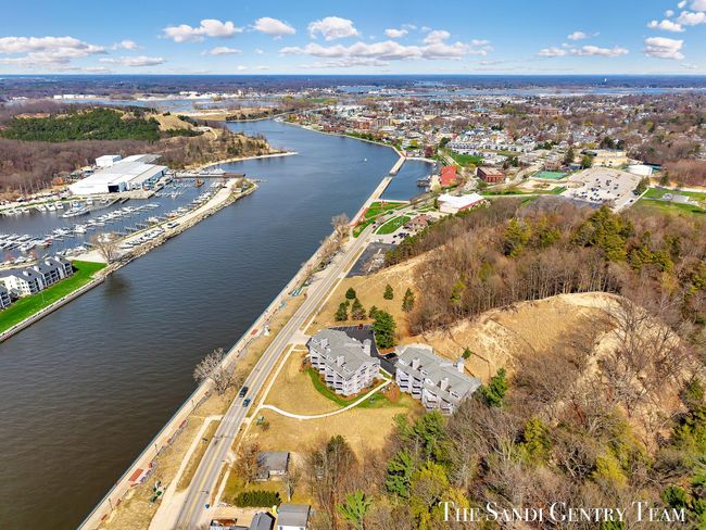 UNIT-21 - 810 S Harbor Dr, Condo with 3 bedrooms, 3 bathrooms and null parking in Grand Haven MI | Image 7