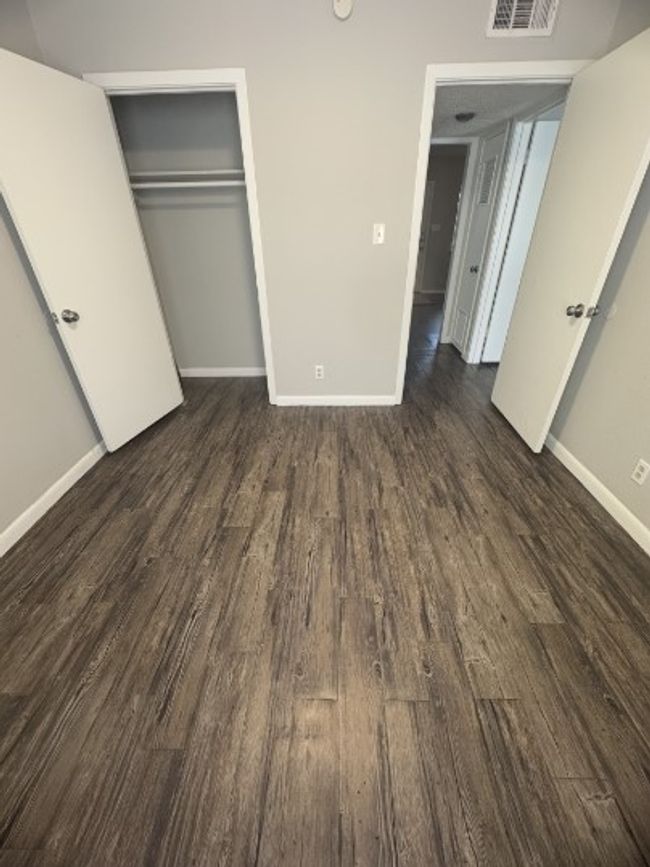APT-10 - 137 Elm St, Condo with 2 bedrooms, 1 bathrooms and 1 parking in Lockhart TX | Image 5