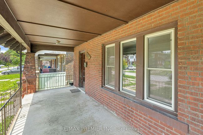 510 Randolph Ave, House other with 6 bedrooms, 2 bathrooms and 2 parking in Windsor ON | Image 4