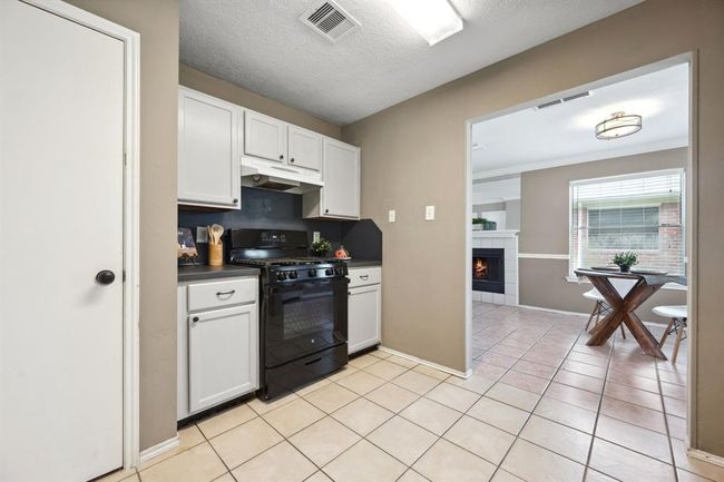 5010 Chase Court Dr, House other with 3 bedrooms, 3 bathrooms and 2 parking in Bacliff TX | Image 8