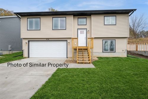 1812 Holly Meadow Ave Sw, Cedar Rapids, IA, 52404-7608 | Card Image