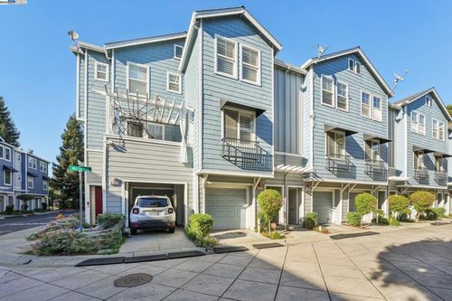 640 Mesa Cir, Hayward, CA, 94541-6532 | Card Image