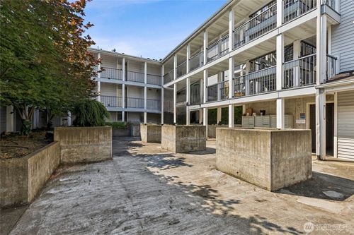 apt-107-9200 Greenwood Ave N, Seattle, WA, 98103-3056 | Card Image