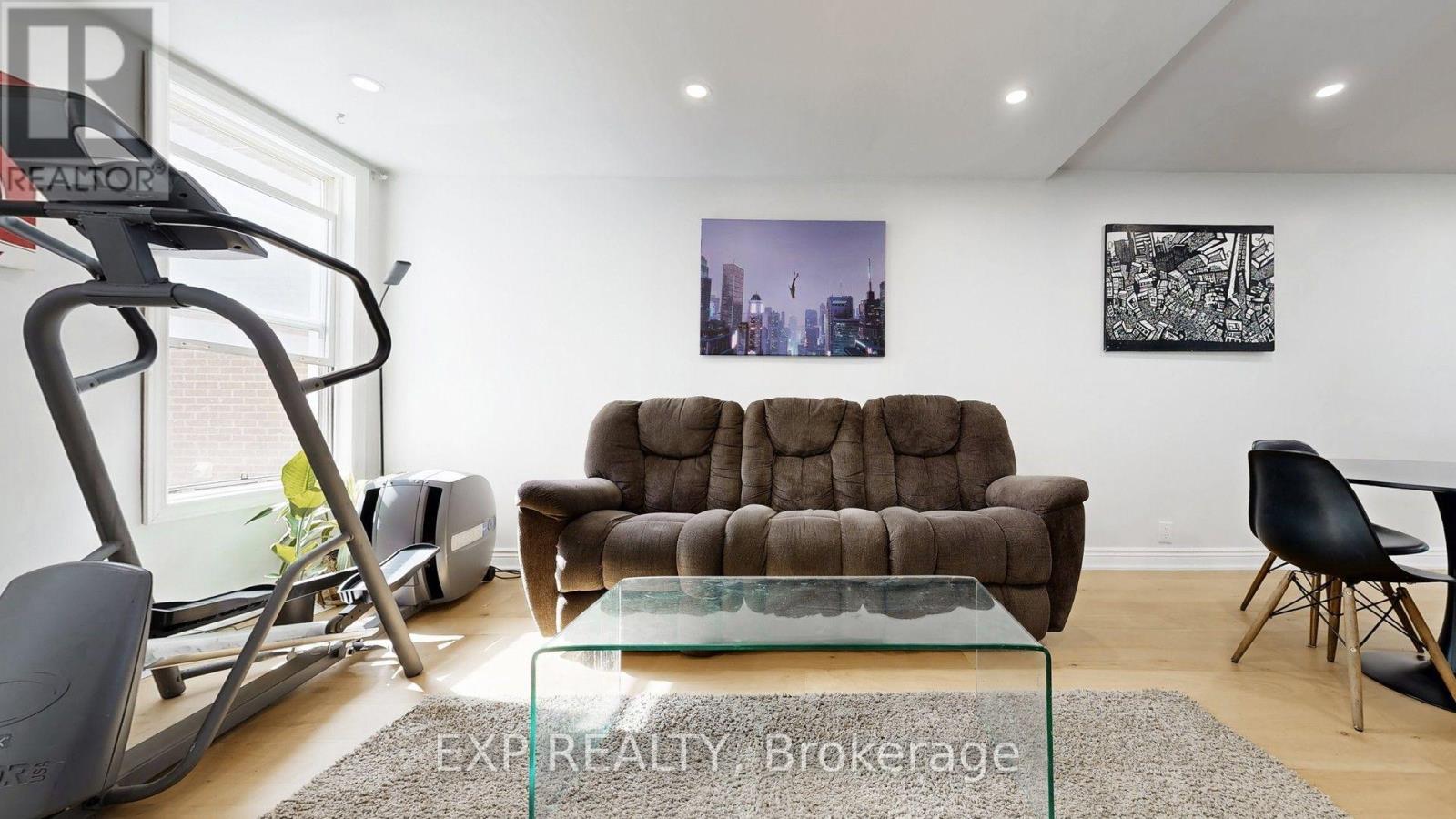 Residential in Toronto (Mimico) 5