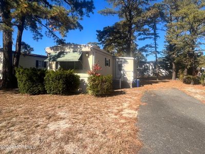 52 Woodchuck Parkway, Home with 2 bedrooms, 1 bathrooms and null parking in Whiting NJ | Image 3