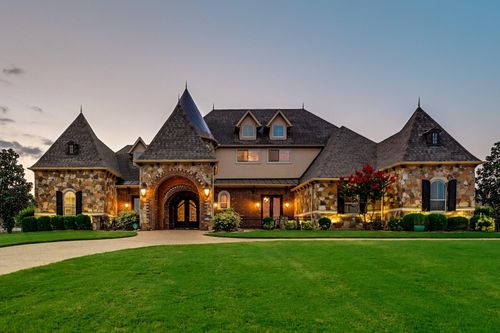 7001 Diamond Oaks Dr, Mansfield, TX, 76063-3025 | Card Image