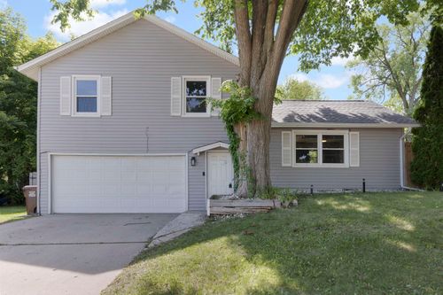 3020 Bavarian Ln, Rockford, IL, 61109-2541 | Card Image