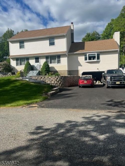 2 Erin Ln, Highland Lakes, NJ, 07422-1015 | Card Image