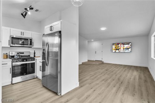 5512 Burntwood Way, Las Vegas, NV, 89108-4174 | Card Image